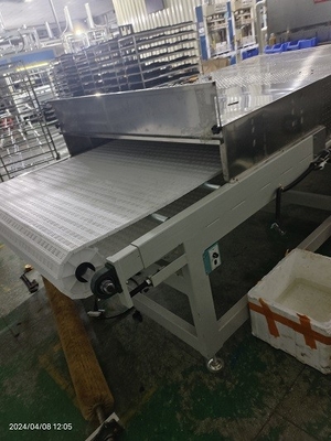 17530mm×1600mm×1100mm 진공 마이크로파 건조기 80C의 정확한 온도 조절