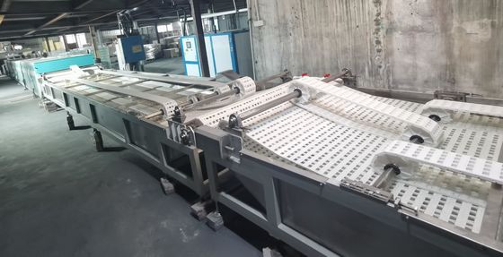 신뢰성 높은 성능 정밀 엔지니어링 바닥 코팅 및 앙일링 라인 PVC WPC LVT