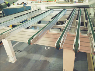 220V 50HZ 동시에 일어나는 Cnc 녹색 컨베이어 벨트 기계 0.75KW