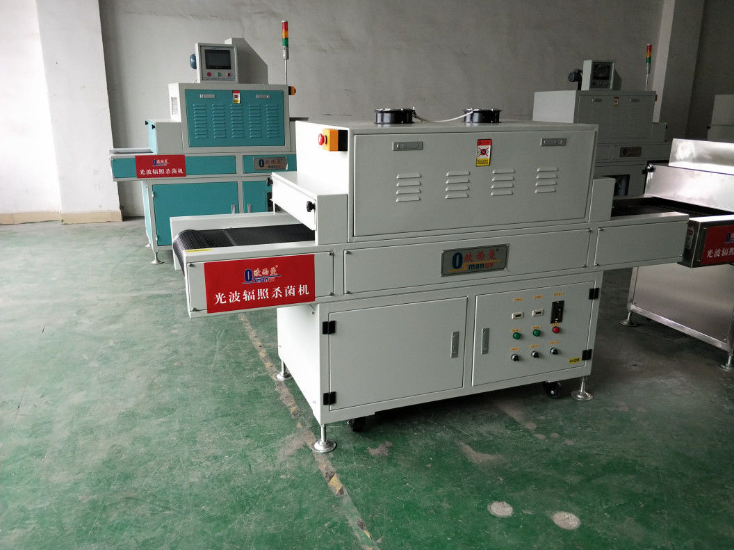 음식 상자 또는 의류 또는 널을 위한 능률적인 10m/Min 2KW 메시 벨트 Uv 조사 기계 컴퓨터 백색